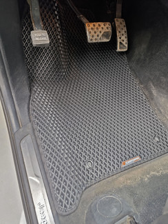 Коврики на Jeep Grand Cherokee (WK2) 2010 - 2022 в Кемерово